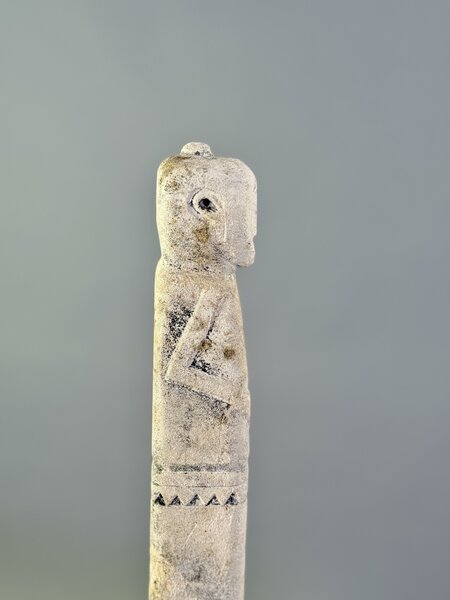 Kamenná figurka z Timoru – surová etnická socha 46 cm