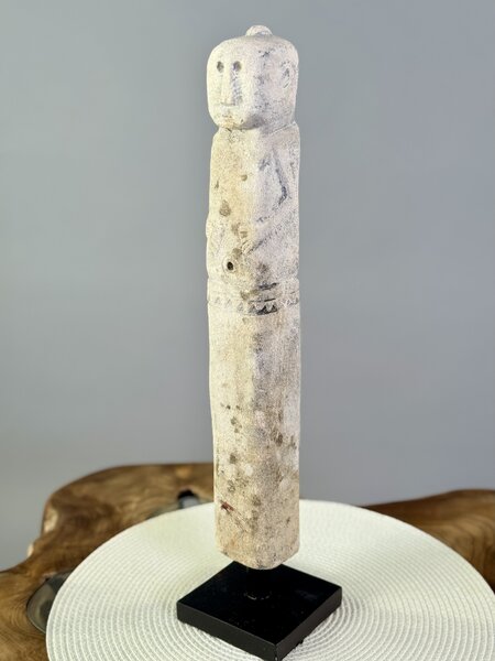 Kamenná figurka z Timoru – surová etnická socha 46 cm