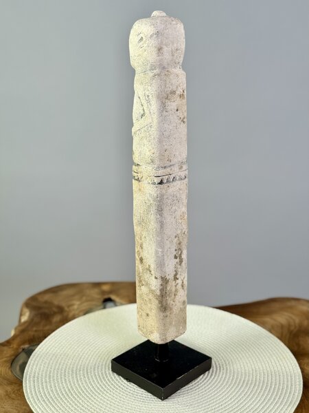 Kamenná figurka z Timoru – surová etnická socha 46 cm