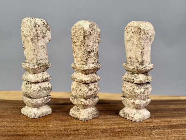 Kamenná figurka z Timoru – 20 cm vysoký etnický strážce