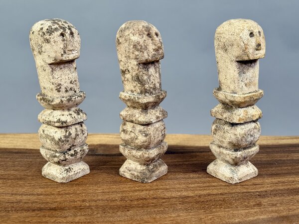 Kamenná figurka z Timoru – 20 cm vysoký etnický strážce
