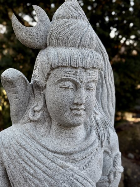 Monumentální kamenná socha Šiva 130 cm z říčního kamene (Jáva)