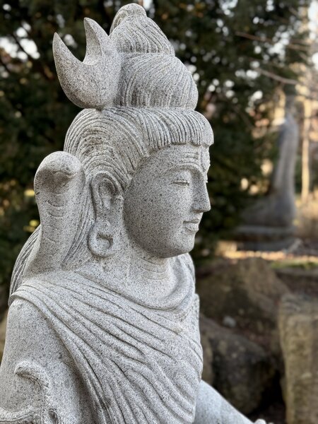 Monumentální kamenná socha Šiva 130 cm z říčního kamene (Jáva)