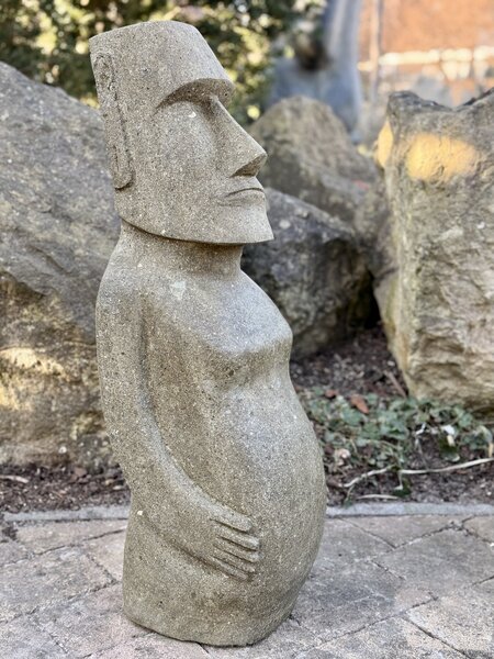 Socha Moai z bazanitu (sopečný kámen) 73 cm – ručně tesaná, Jáva