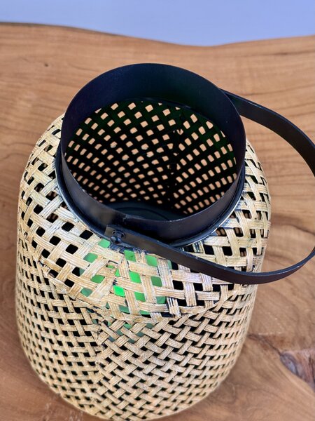 Kovová lampa s uchem „bandaska“ – pletený kov, Německo, 25 cm