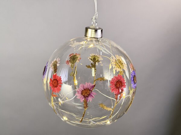 Závěsná lampička – skleněná koule 12 cm se sušenými květy a LED vláknem, časovač 8 h (80 cm)