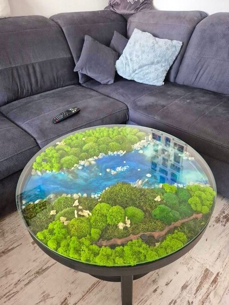 Konferenční stolek s mechem a epoxidem Velikost: 60cm