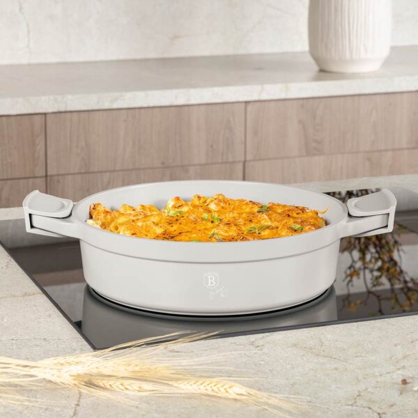 Pekáč s titanovým povrchem a poklicí 28 cm Sahara Collection