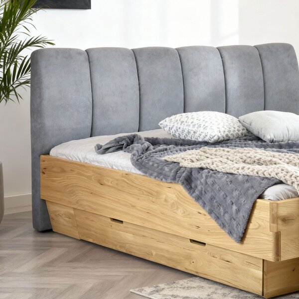 Masivní postel 180 x 200 s úložným prostorem a látkovým čelem | FAVI.cz