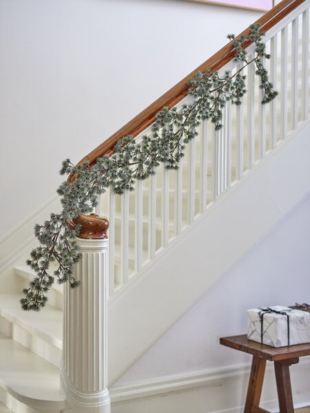 Girlanda z umělého jehličnanu Cedar Artificial Flowers 2 m