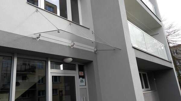 Strisky-polymer.cz Skleněná stříška nad dveře s táhly,hl.100cm čiré sklo 10mm ESG 230 cm