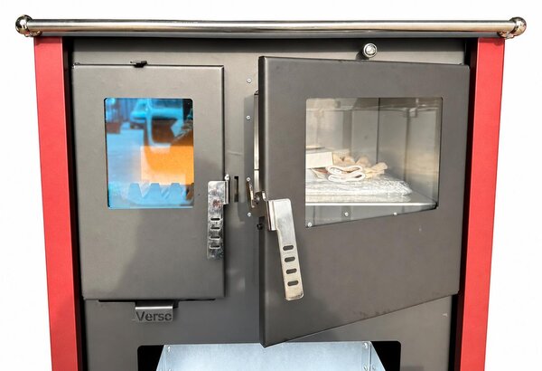 EEK A+ - Sporák na dřevo Verso CS Plus Inox Bordo 7,7 kW s troubou, varnou deskou a přihrádkou na dřevo