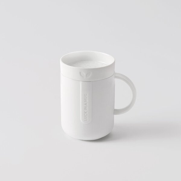 Porcelánový hrnek s pokličkou Luck in a Mug
