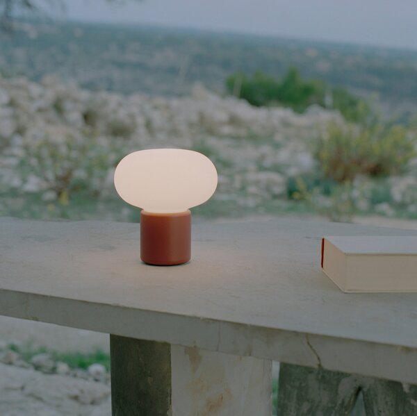 NEW WORKS Přenosná lampa Karl-Johan, Earth Red