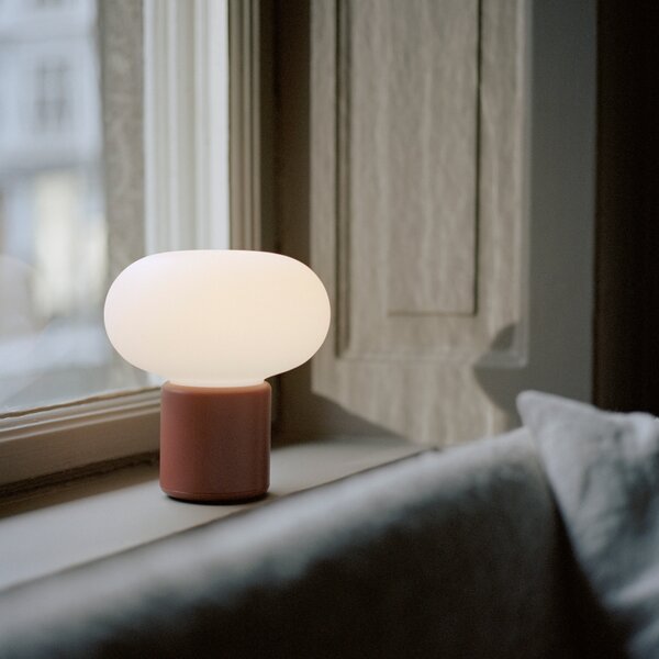 NEW WORKS Přenosná lampa Karl-Johan, Earth Red