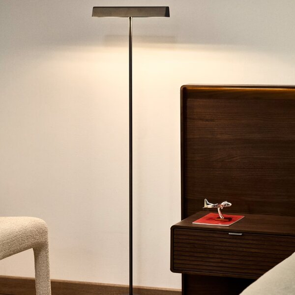 Kave Home Černá kovová stojací lampa Lynor 121 cm