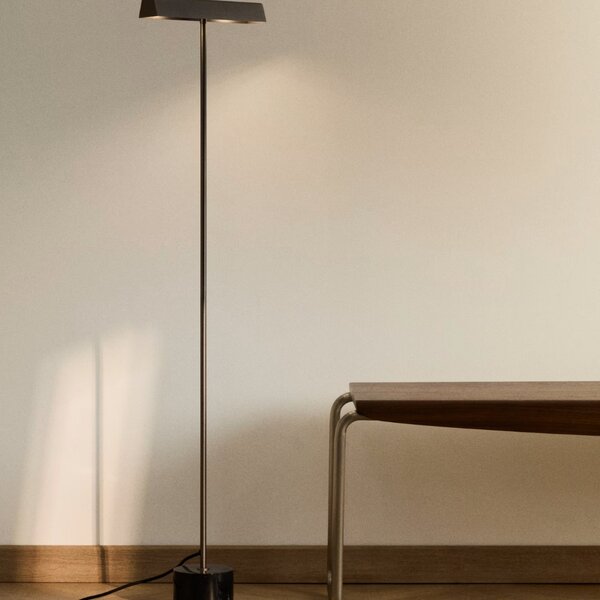 Kave Home Černá kovová stojací lampa Lynor 121 cm