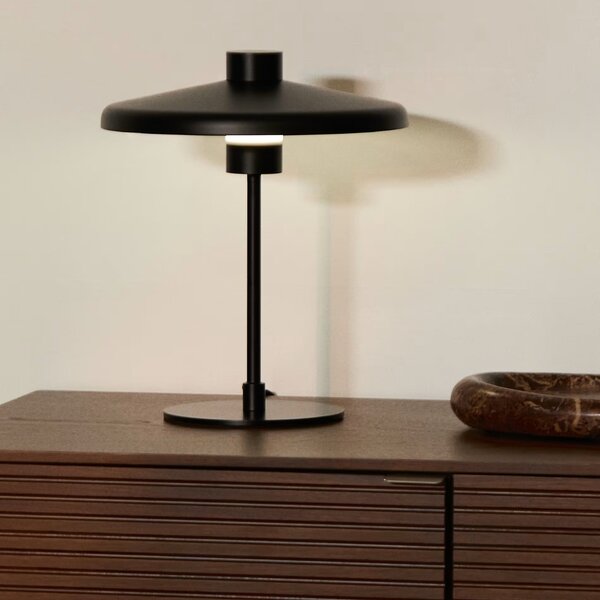 Kave Home Černá kovová stolní lampa Nuvira