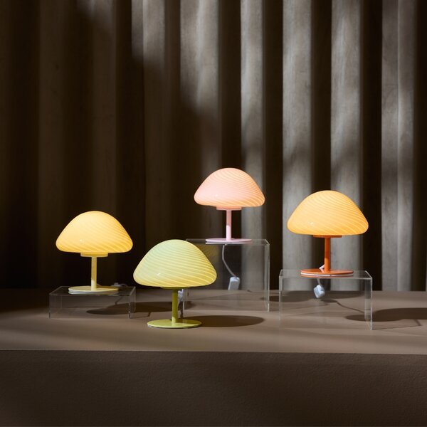 Halo Design Světle žlutá skleněná stolní lampa Mini Mush 17 cm