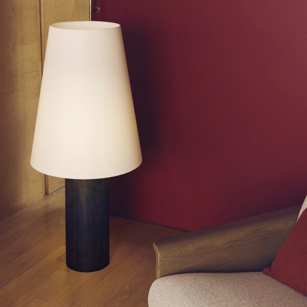 Tmavá dřevěná stojací lampa Kave Home Marga 110 cm
