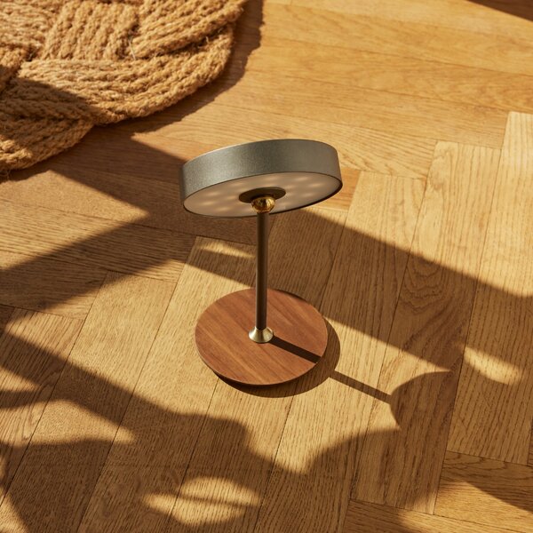 Halo Design Mosazná kovová nabíjecí stolní LED lampa On the Move 19 cm