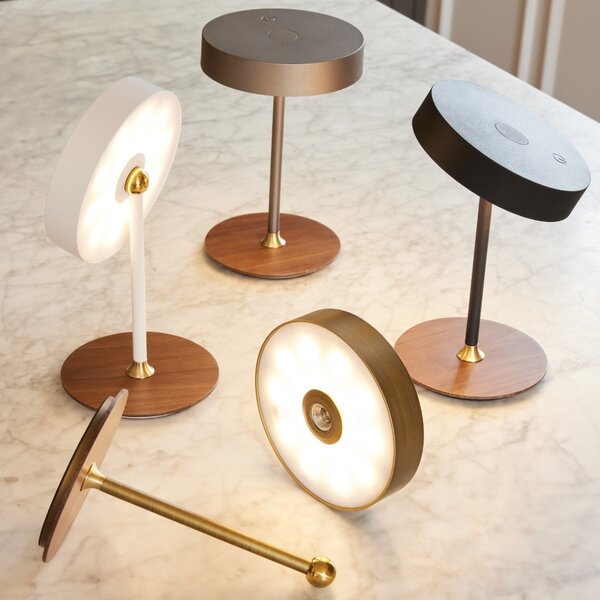 Halo Design Bílá kovová nabíjecí stolní LED lampa On the Move 19 cm
