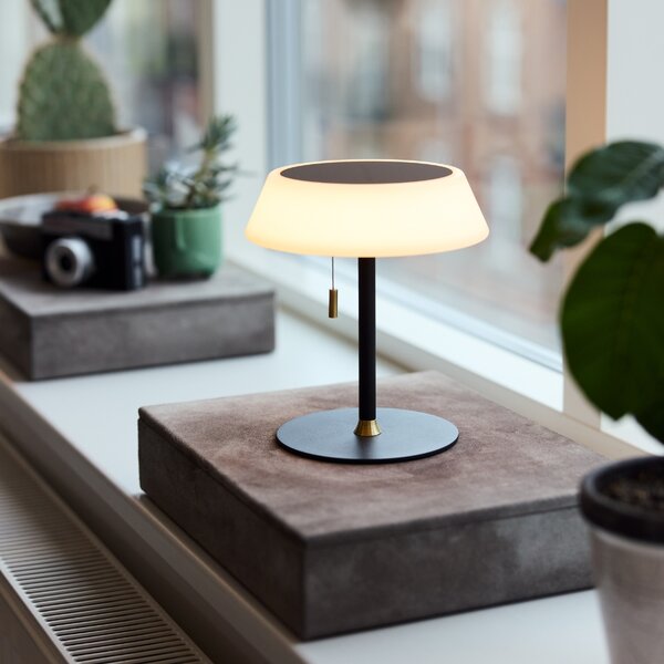 Halo Design Tmavě zelená kovová nabíjecí stolní LED lampa Solar 19 cm