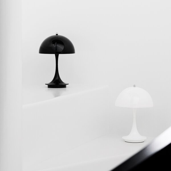 LOUIS POULSEN Přenosná lampa Panthella 160, Opaque indigo blue