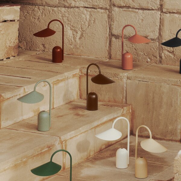 FERM LIVING Přenosná lampa Arum, Sienna