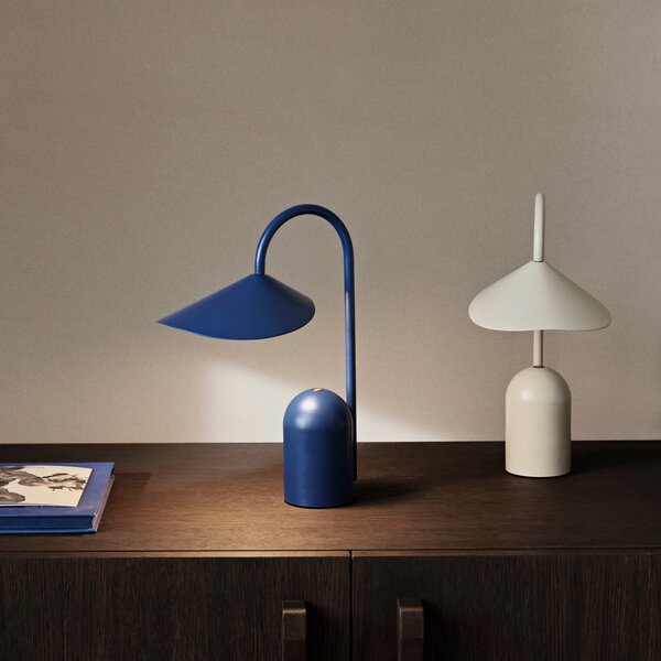 FERM LIVING Přenosná lampa Arum, Dark Chocolate