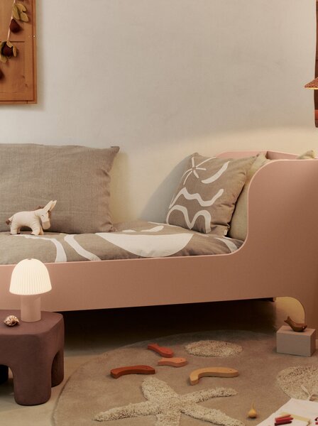 FERM LIVING Přenosná lampa Frill, Rose / White
