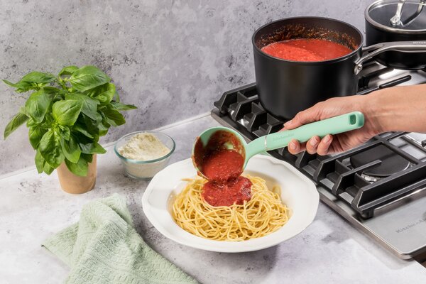 Kuchyňské náčiní KitchenAid sada 6 ks univerzální set nástrojů vaření pečení odměrky obracečky špachtle odolné KHH469OSSNAG