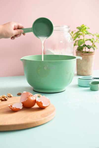 Odměrky KitchenCraft sada 5 ks stohovatelné plastové kuchyňské odměrky barevné přesné dávkování vaření pečení KCMCUPSETGR