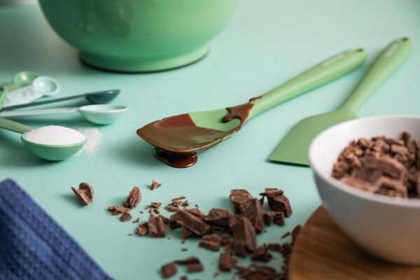 Silikonová nabírací stěrka KitchenCraft 28 cm je šetrná k nepřilnavému nádobí, praktická pro míchání i nabírání a vhodná pro každodenní vaření. KCSIL…