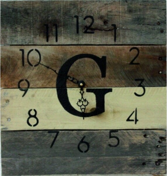 Monogram hodiny ze dřeva paleta