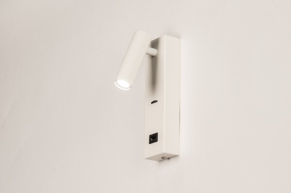 Nástěnné LED svítidlo do ložnice s vypínačem a USB zásuvkou Master White (LMD)