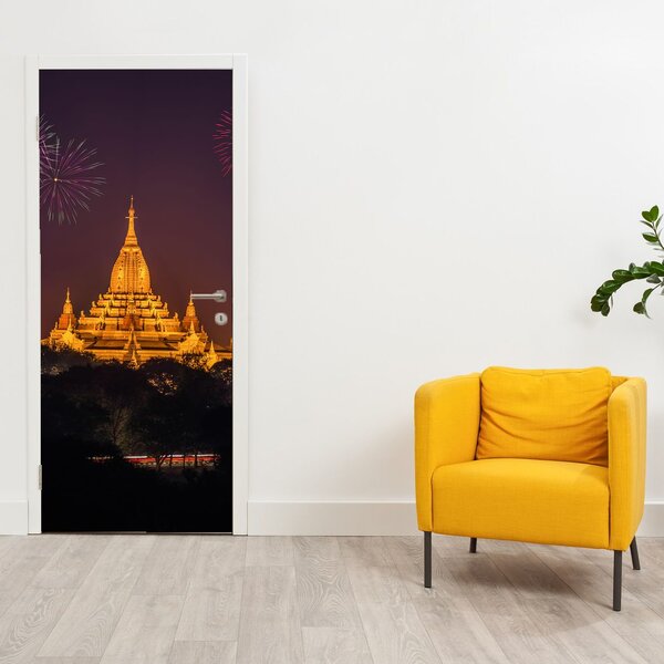 Fototapeta na dveře - Ohňostroj v Asii (95x205cm)