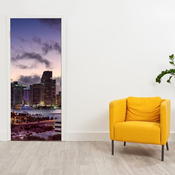 Fototapeta na dveře - Metropole s mrakodrapy (95x205cm)