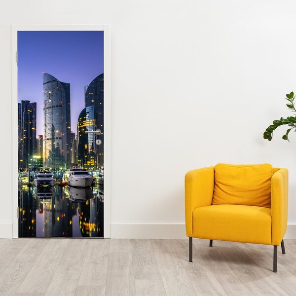 Fototapeta na dveře - Jachty a Mrakodrapy (95x205cm)