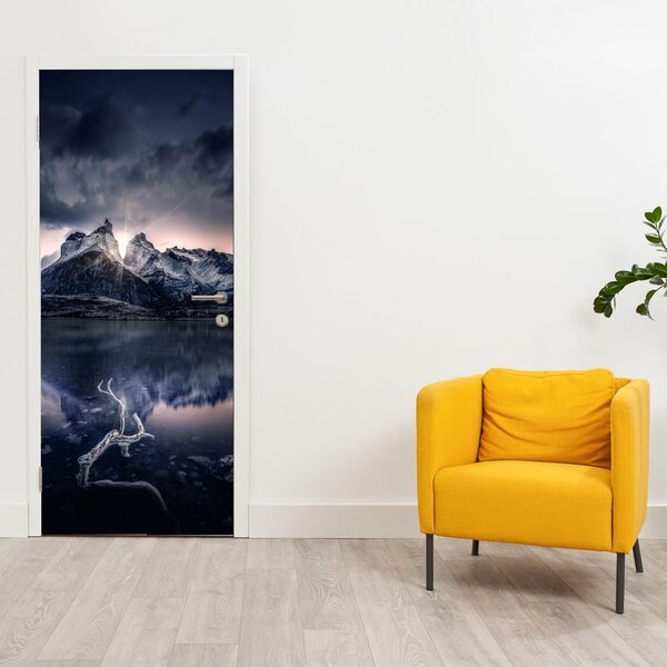 Fototapeta na dveře - Jezero s horou (95x205cm)