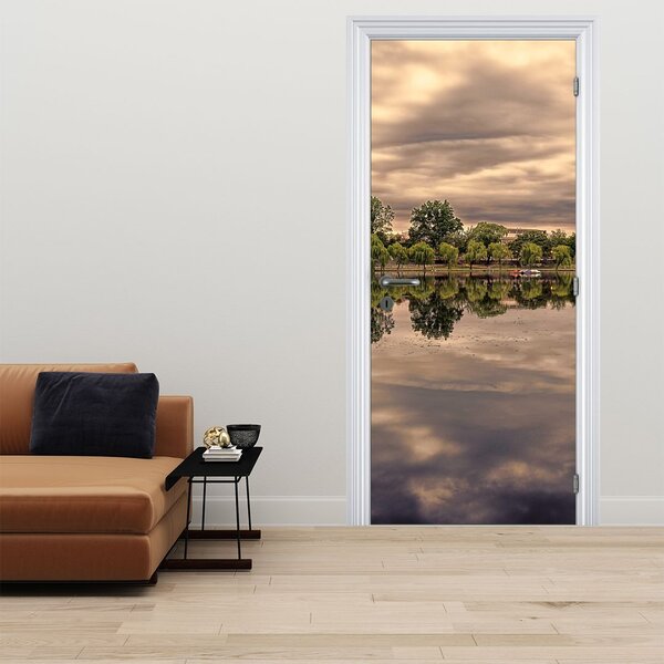 Fototapeta na dveře - Jezero a stromy (95x205cm)