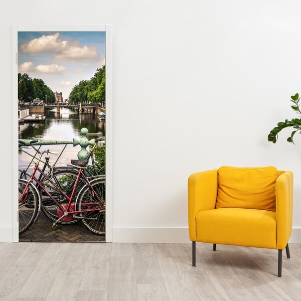 Fototapeta na dveře - Kola ve městě (95x205cm)