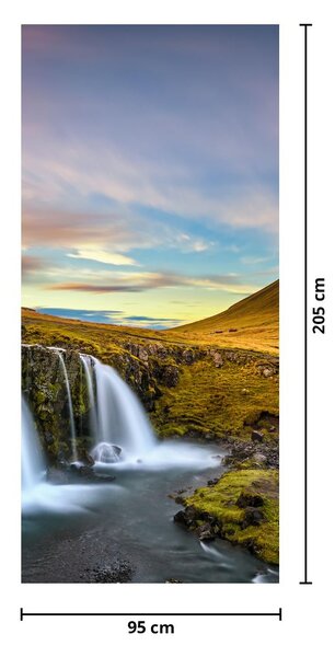 Fototapeta na dveře - Hory a vodopády na Islandu (95x205cm)