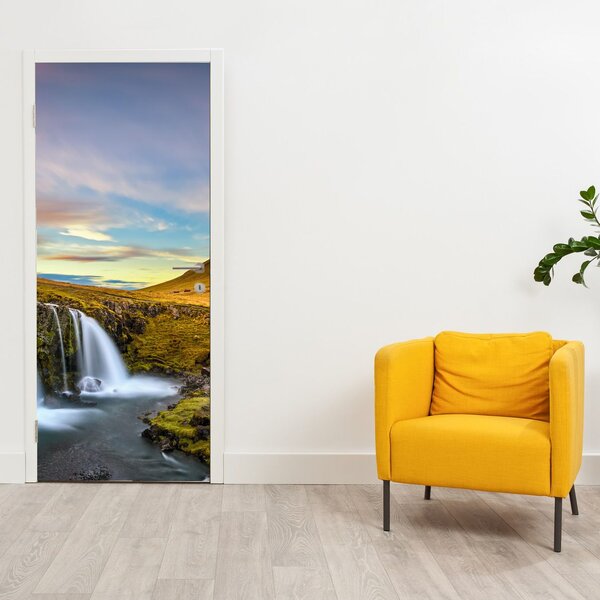 Fototapeta na dveře - Hory a vodopády na Islandu (95x205cm)