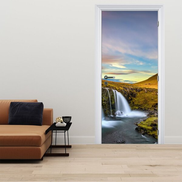 Fototapeta na dveře - Hory a vodopády na Islandu (95x205cm)