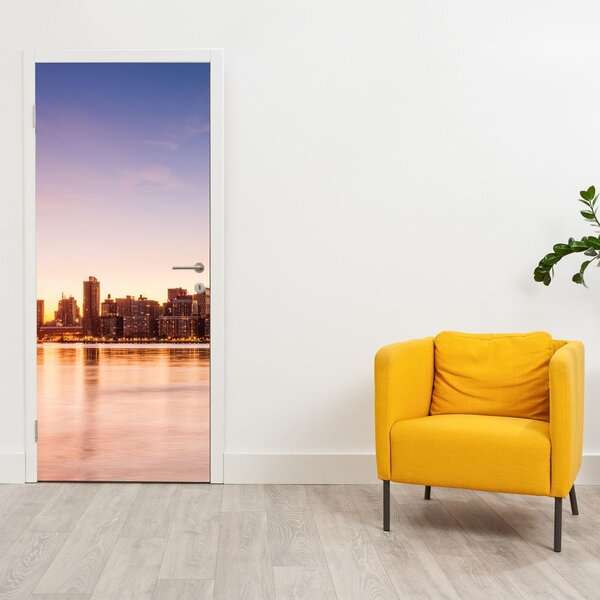 Fototapeta na dveře - Město při západu slunce (95x205cm)