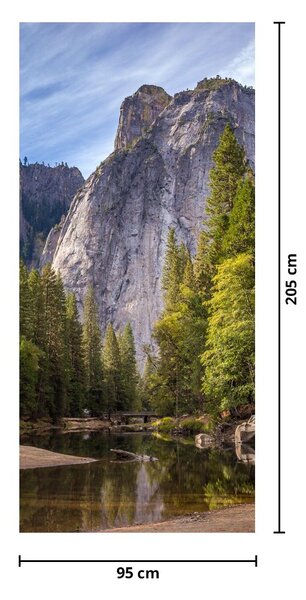 Fototapeta na dveře - Pod Yosemite skálou (95x205cm)