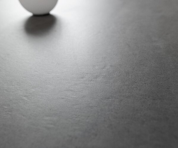 DELIFE Konzolový stůl Edge oválný tvar 140×40 cm keramika beton šedá Velio kov černá