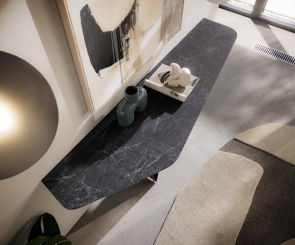 DELIFE Konzolový stůl Edge polygonální 180×50 cm keramika Laminam® Nero Greco antracit Spios kov černá
