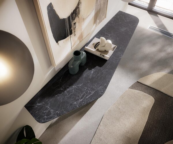 DELIFE Konzolový stůl Edge polygonální 180×50 cm keramika Laminam® Nero Greco antracitová Livos kov černá